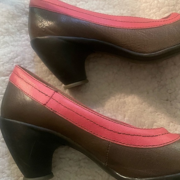 FLY London (Euro 38, US 7.5) Retro Women's Brown & Pink Cone Heel Leather Pumps - Picture 11 of 12